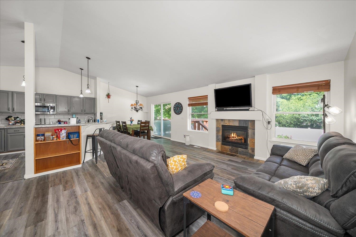 18911 E Baldwin Ln - Photo 4