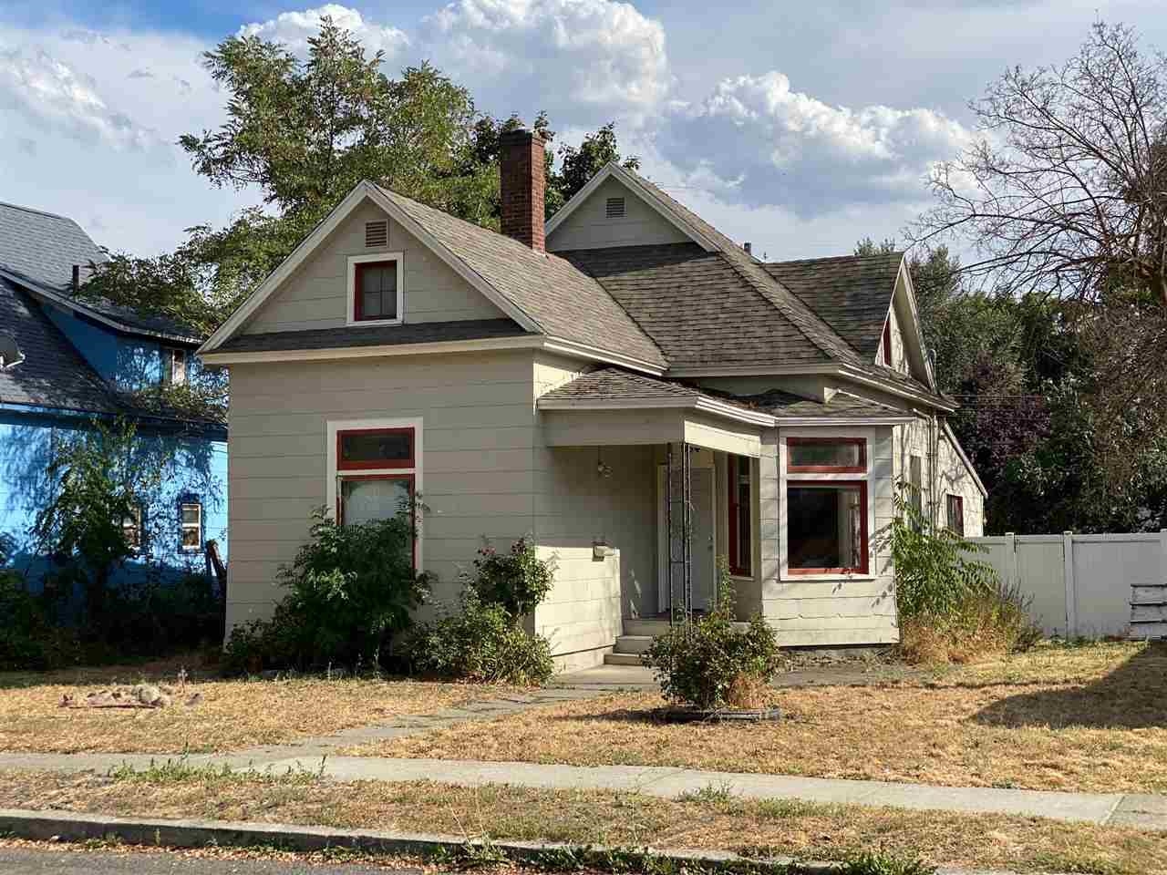 934 E NORA Ave - Photo 1