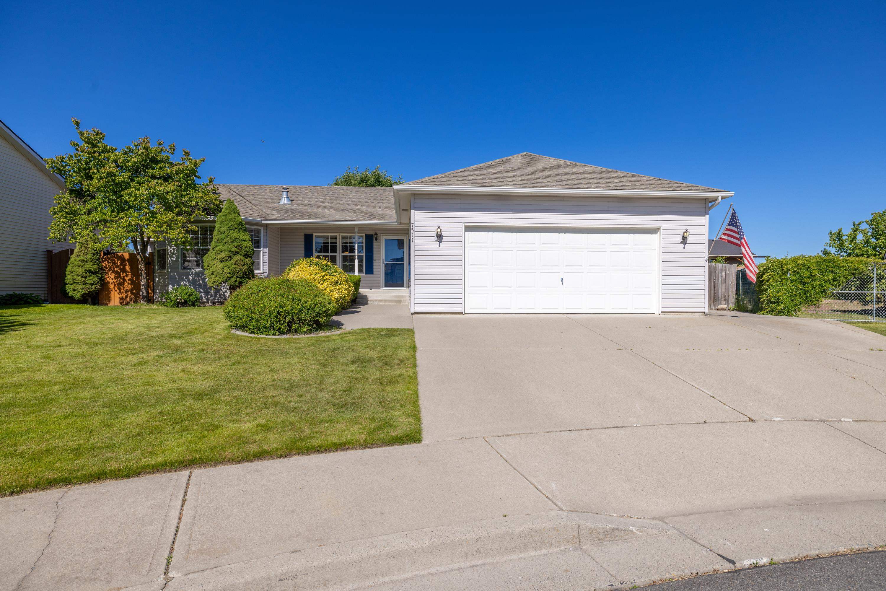 7511 N Magnolia Ct - Photo 1
