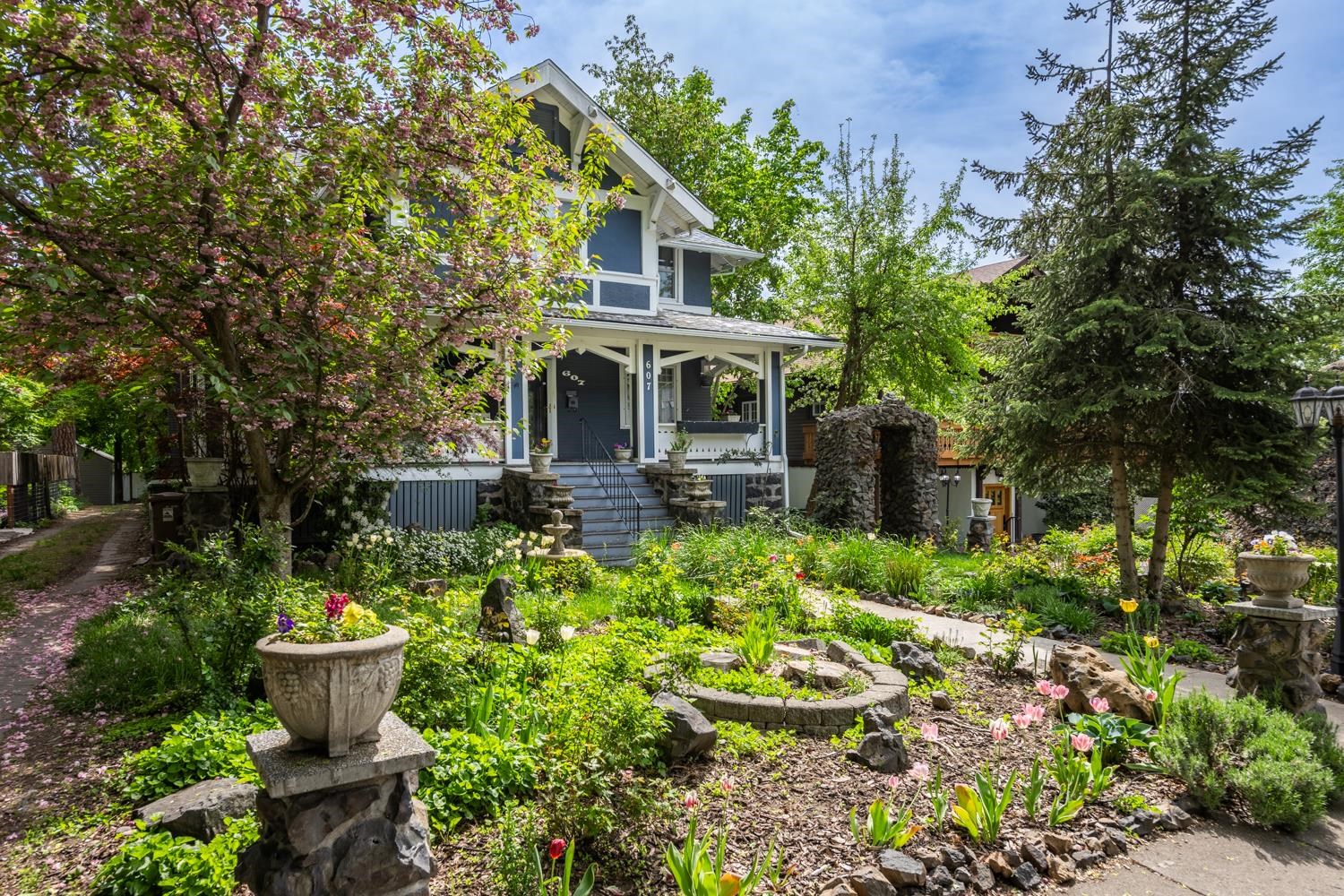 607 W 14th Ave - Photo 2