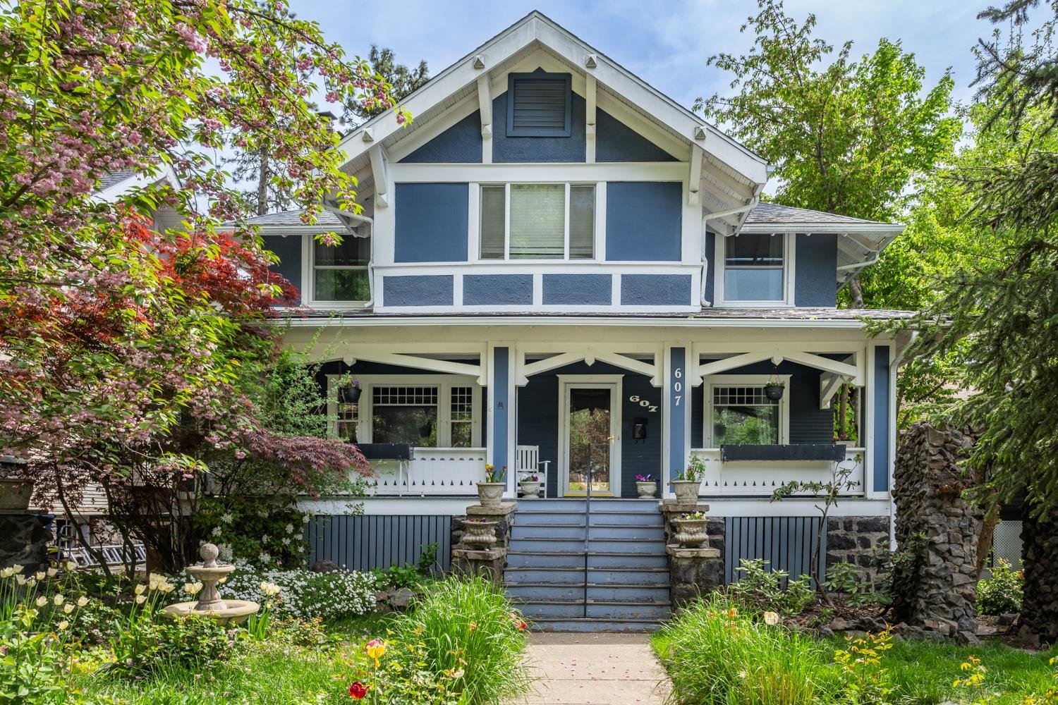 607 W 14th Ave - Photo 1