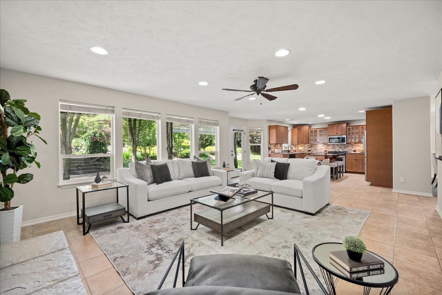 2406 S Scenic Blvd - Photo 9