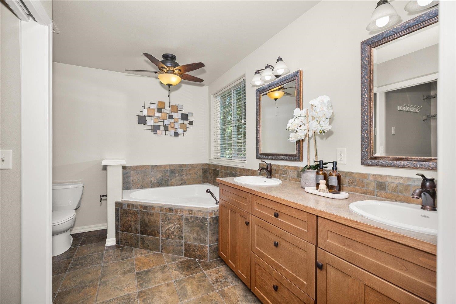 2406 S Scenic Blvd - Photo 18