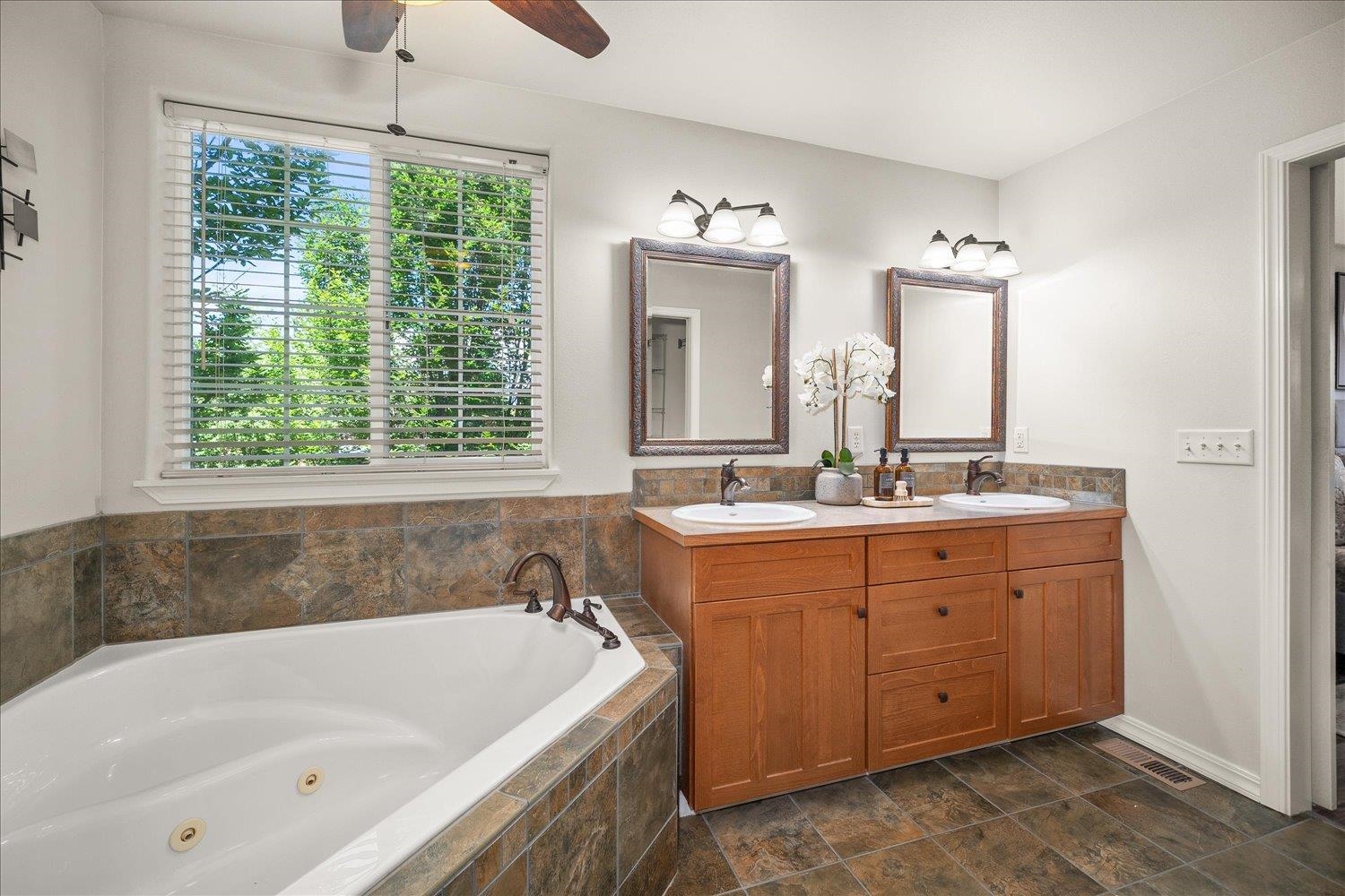 2406 S Scenic Blvd - Photo 19