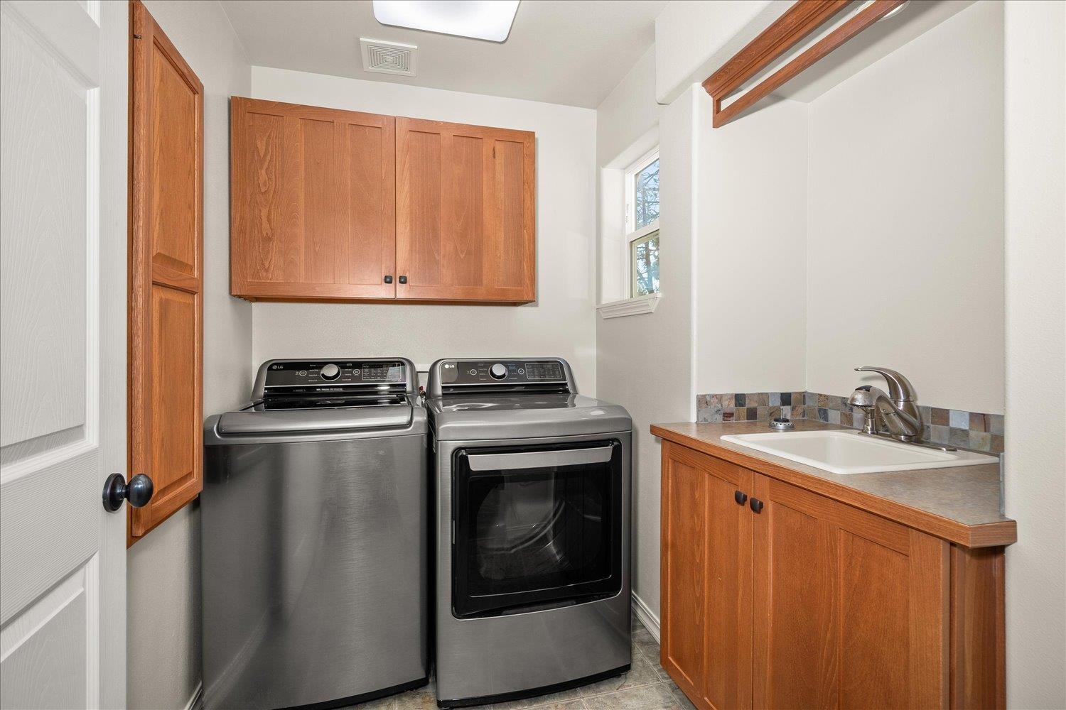 2406 S Scenic Blvd - Photo 23