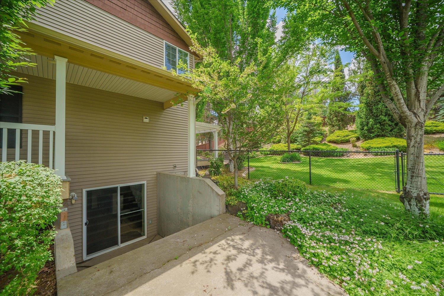 2406 S Scenic Blvd - Photo 38