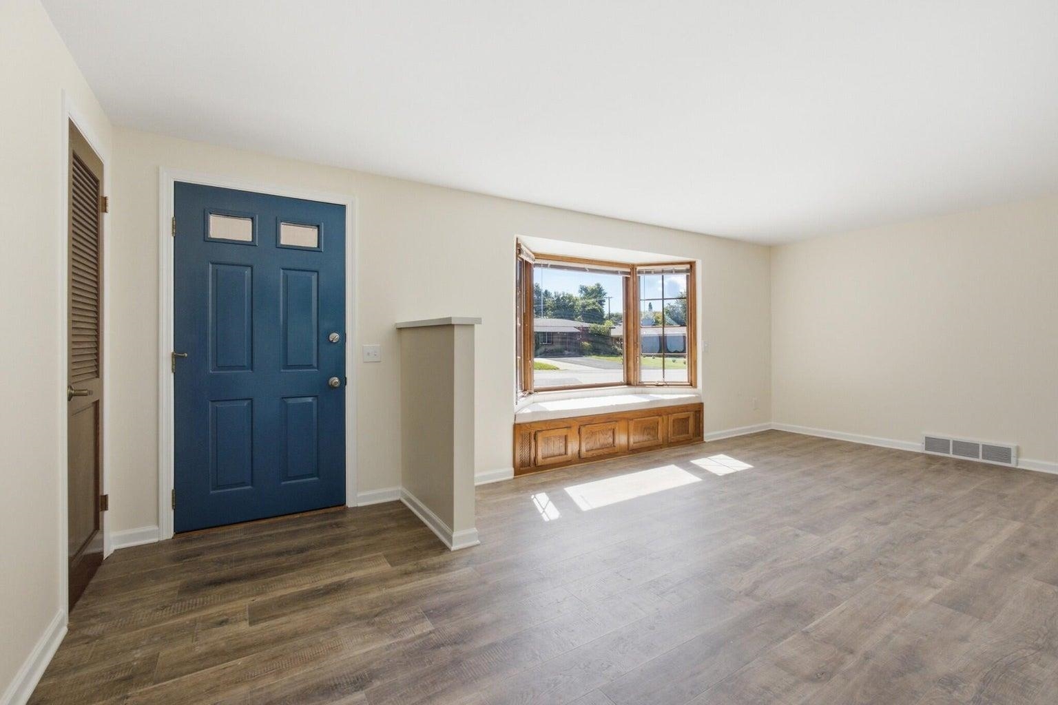 130 Crestview Dr - Photo 3
