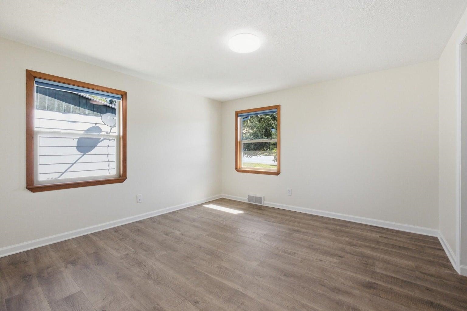 130 Crestview Dr - Photo 9