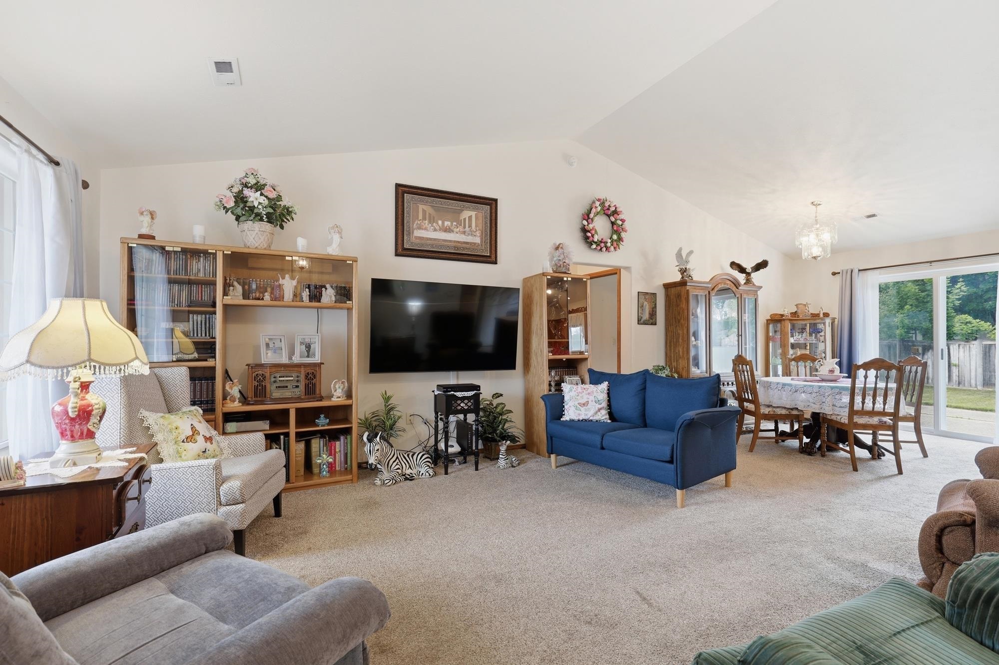 7119 N HOGAN St - Photo 5