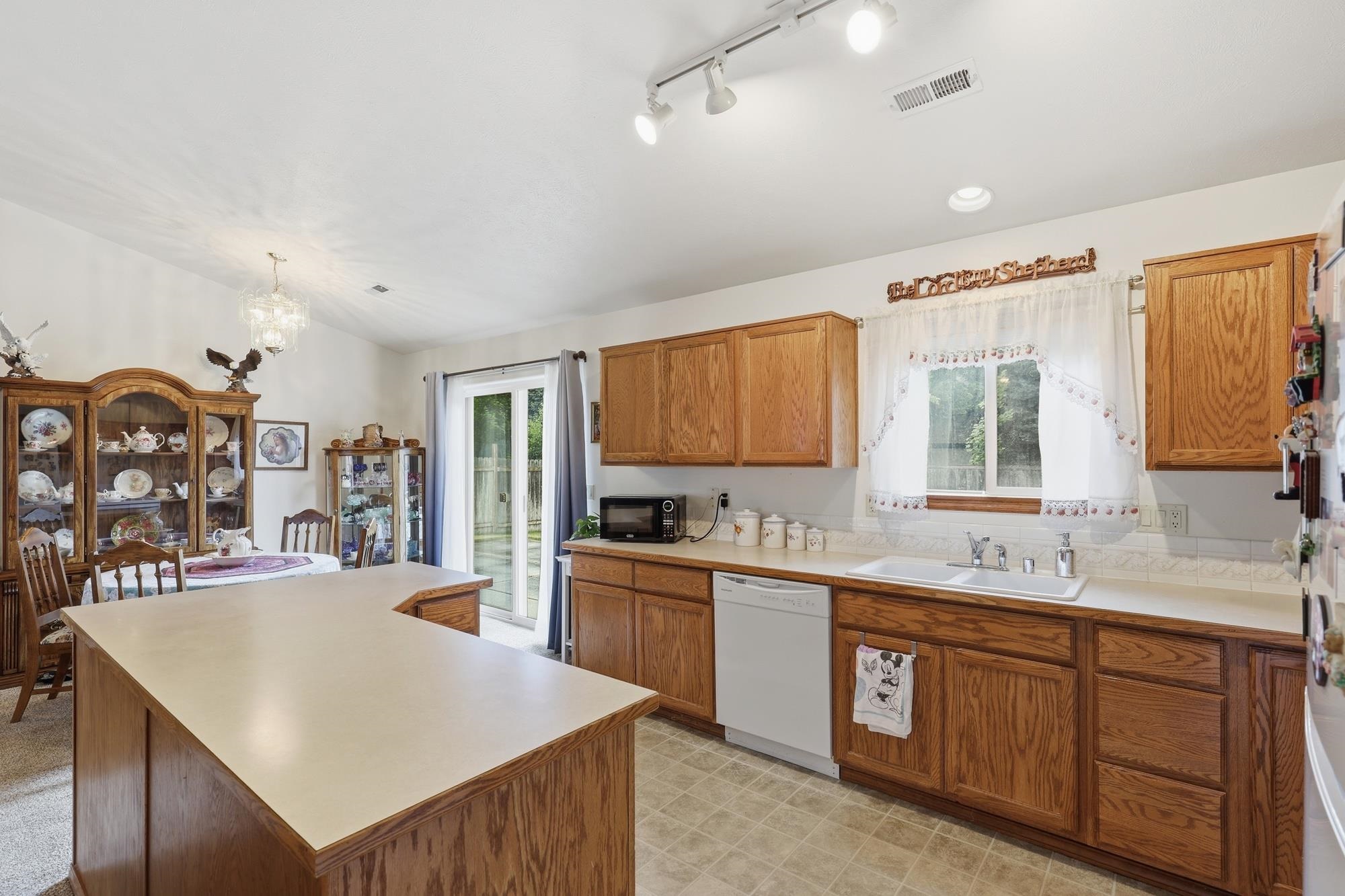 7119 N HOGAN St - Photo 16