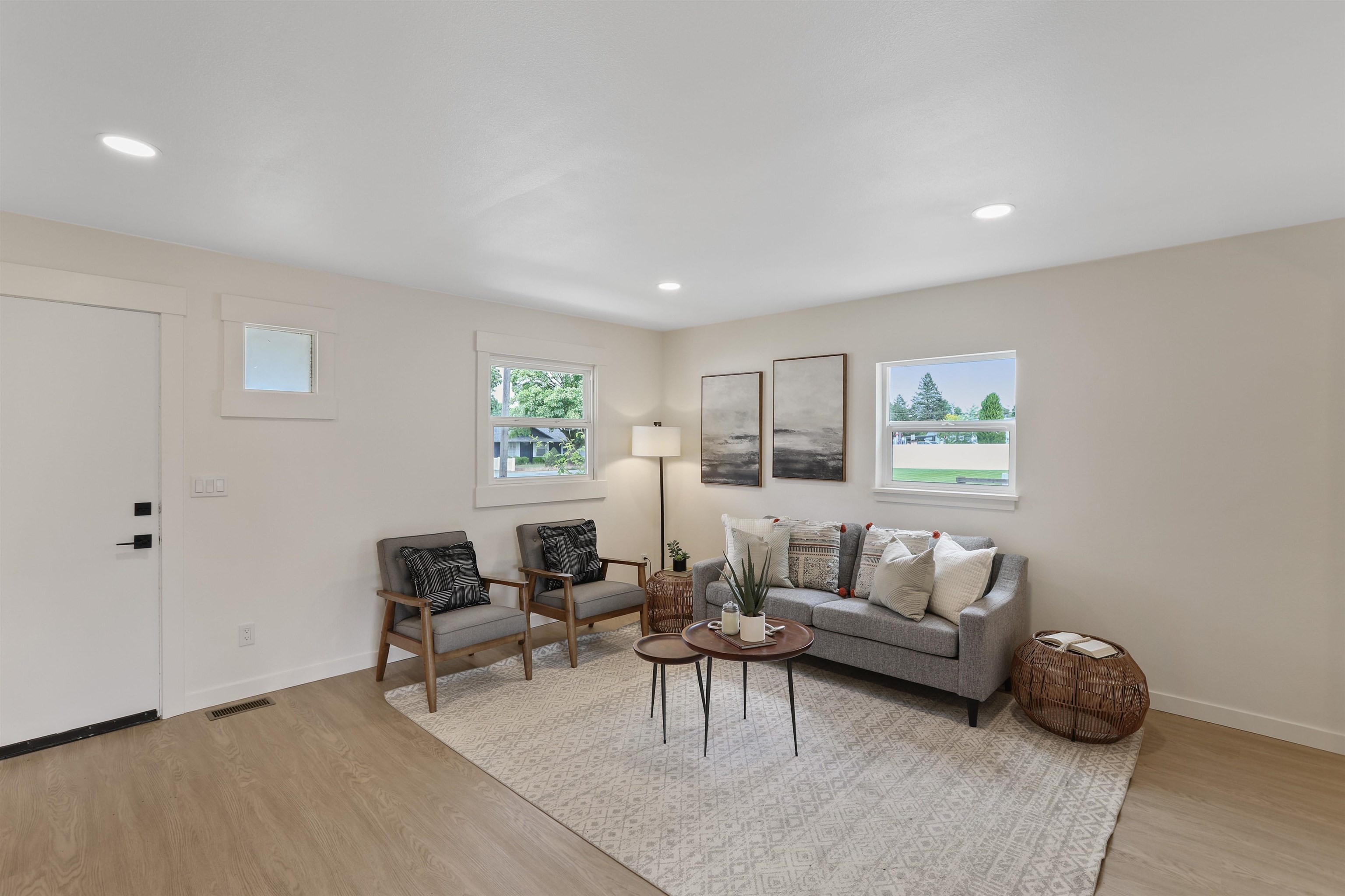 13716 E Broadway Ave - Photo 3