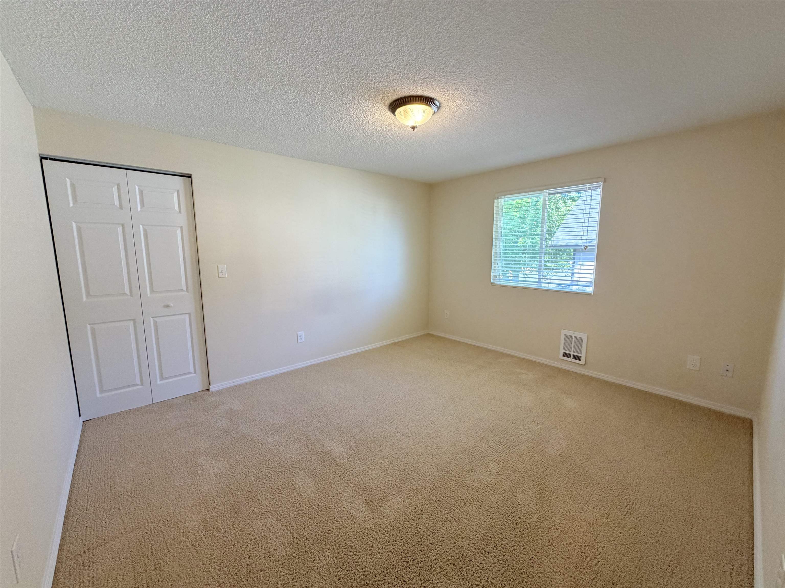 108 E Weile Ave - Photo 3