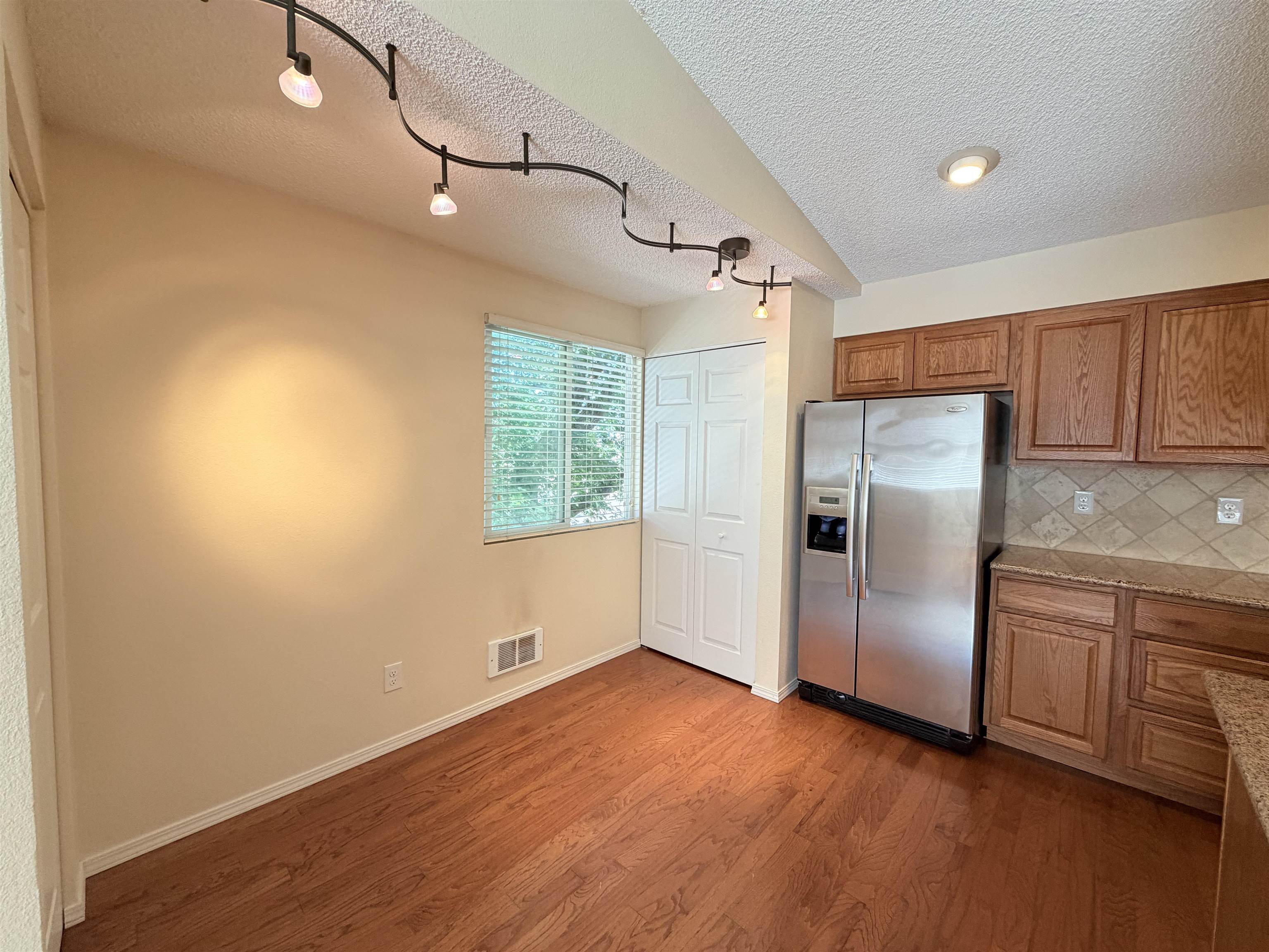 108 E Weile Ave - Photo 11