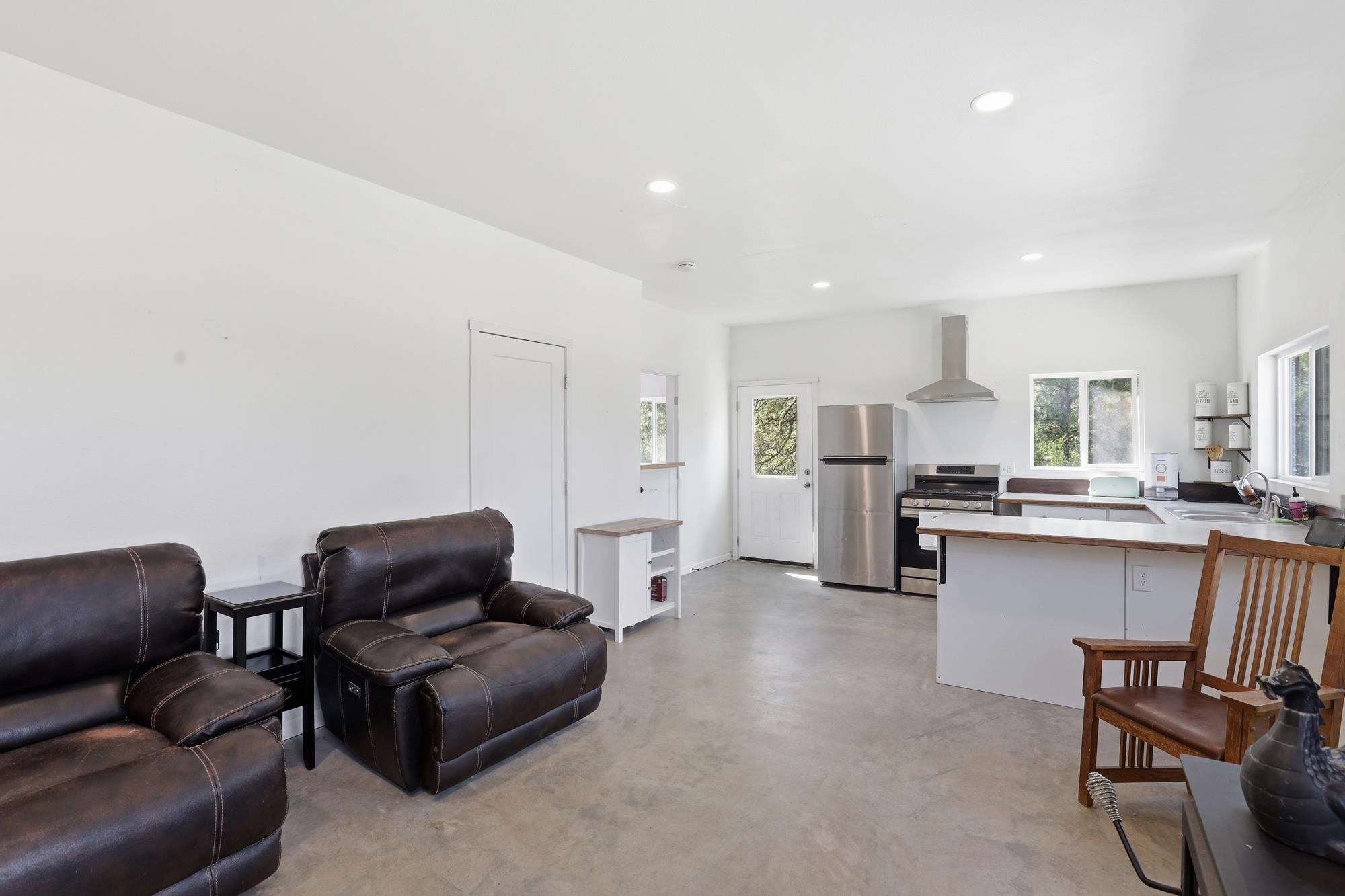 22718 W Martha Ln - Photo 6
