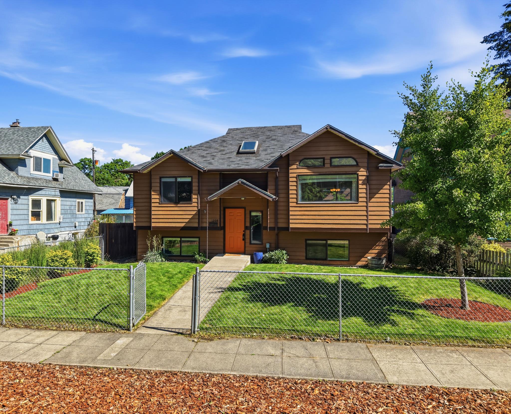 1208 W Spofford Ave - Photo 2