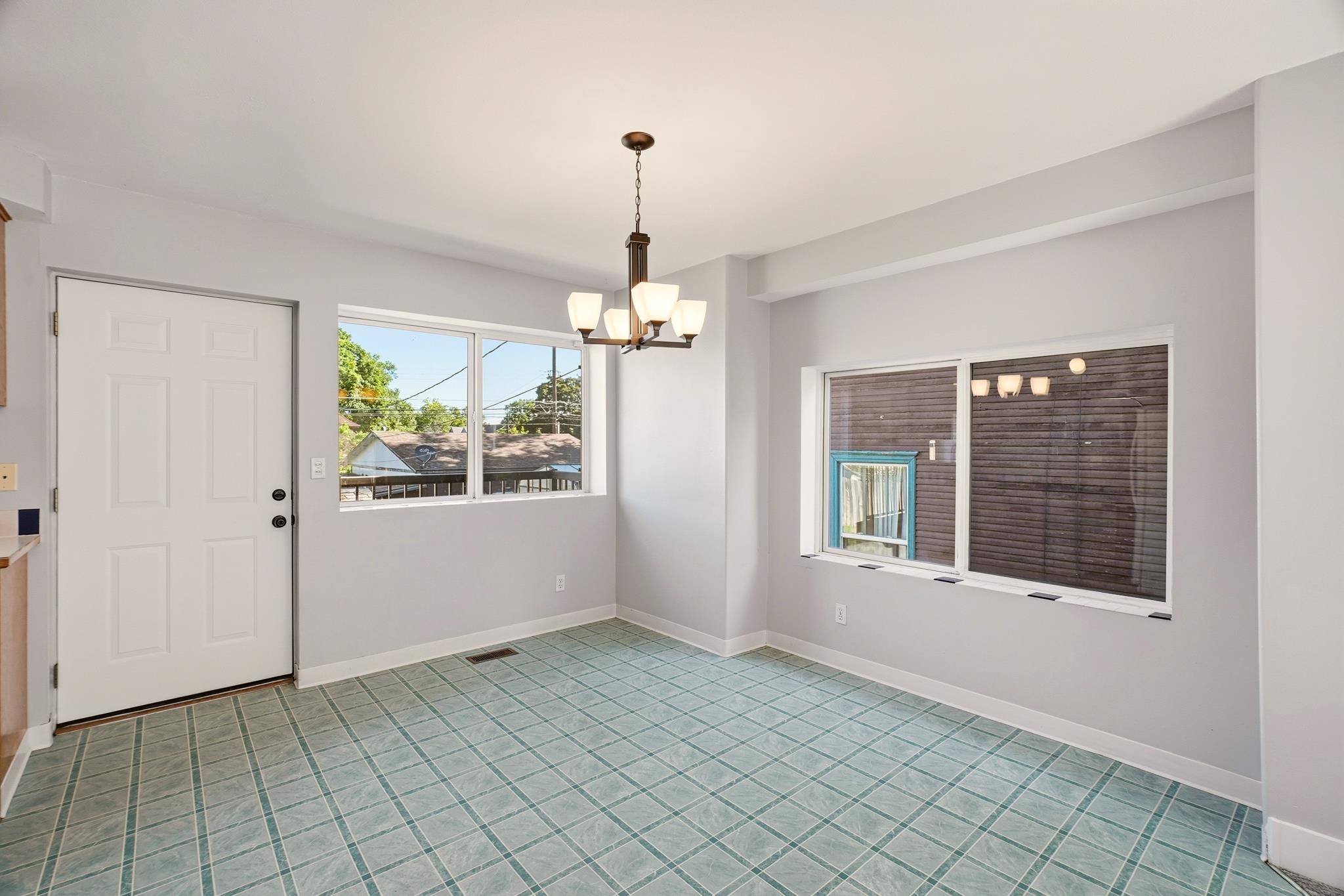 1208 W Spofford Ave - Photo 10