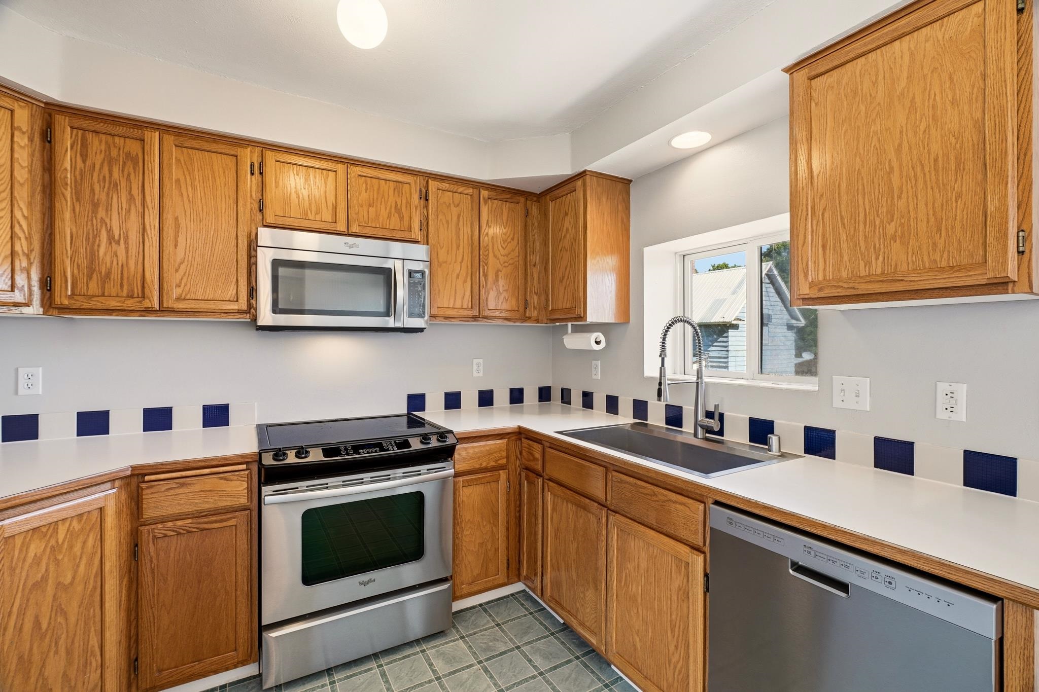 1208 W Spofford Ave - Photo 15