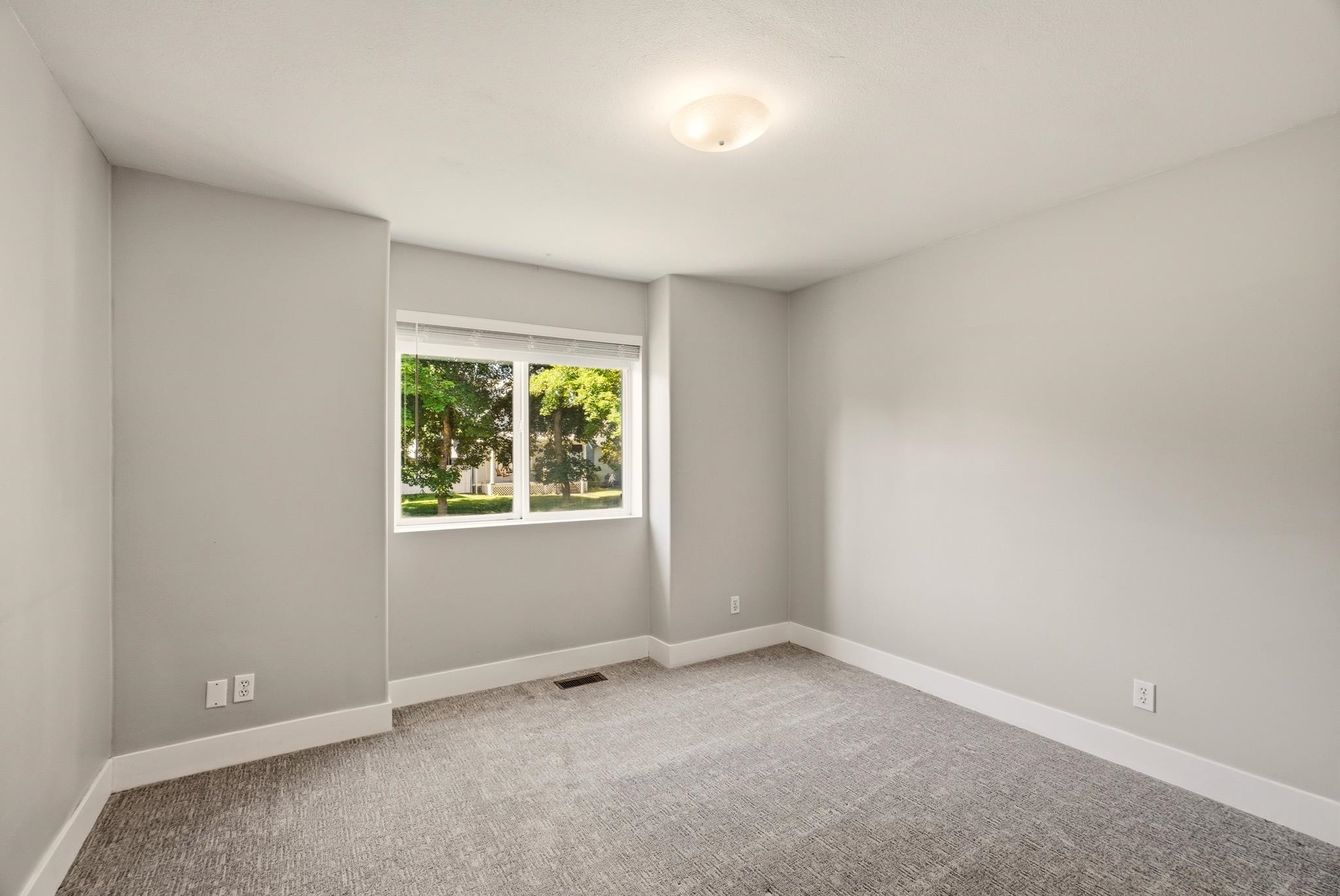 1208 W Spofford Ave - Photo 17