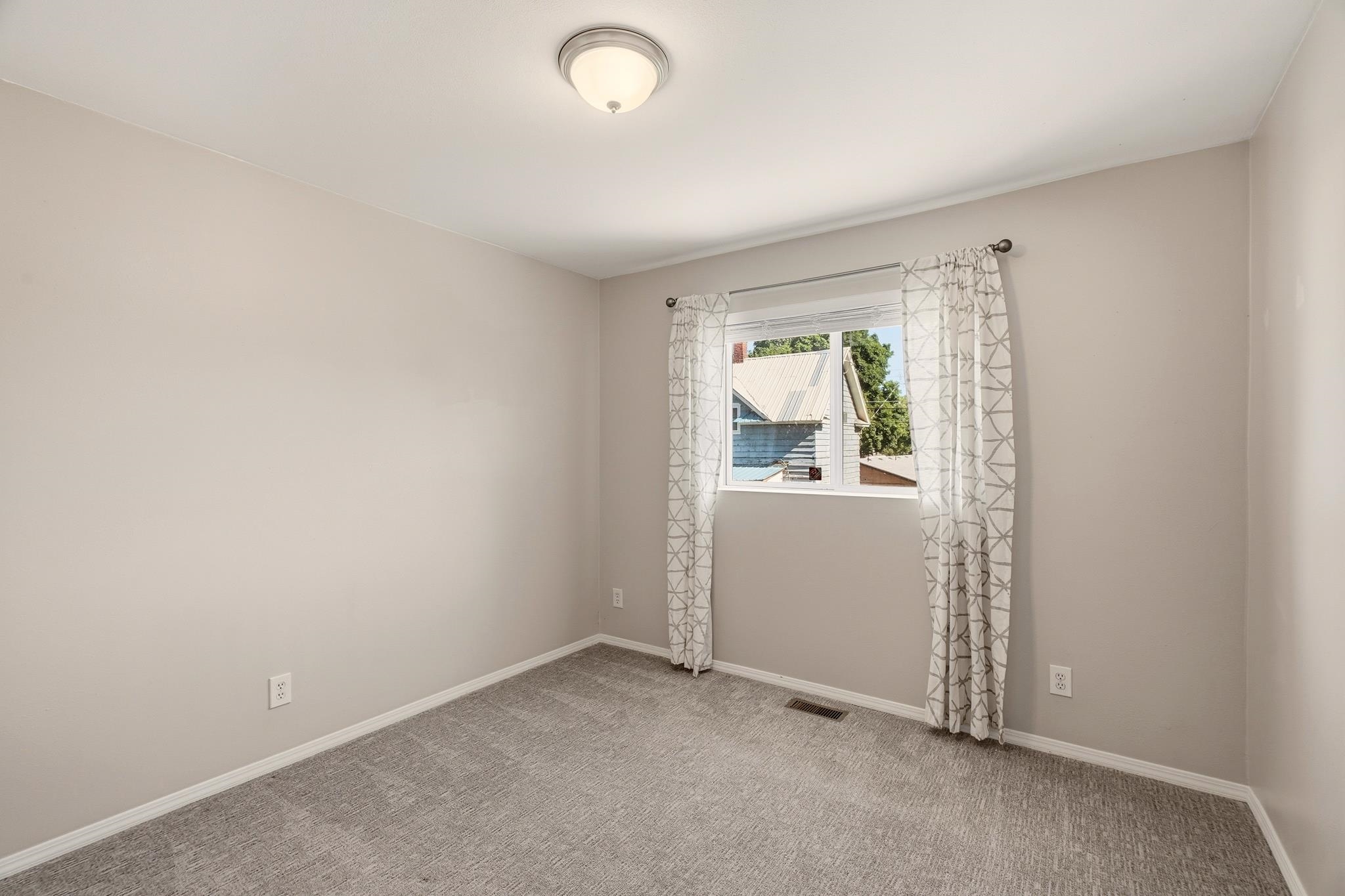1208 W Spofford Ave - Photo 21