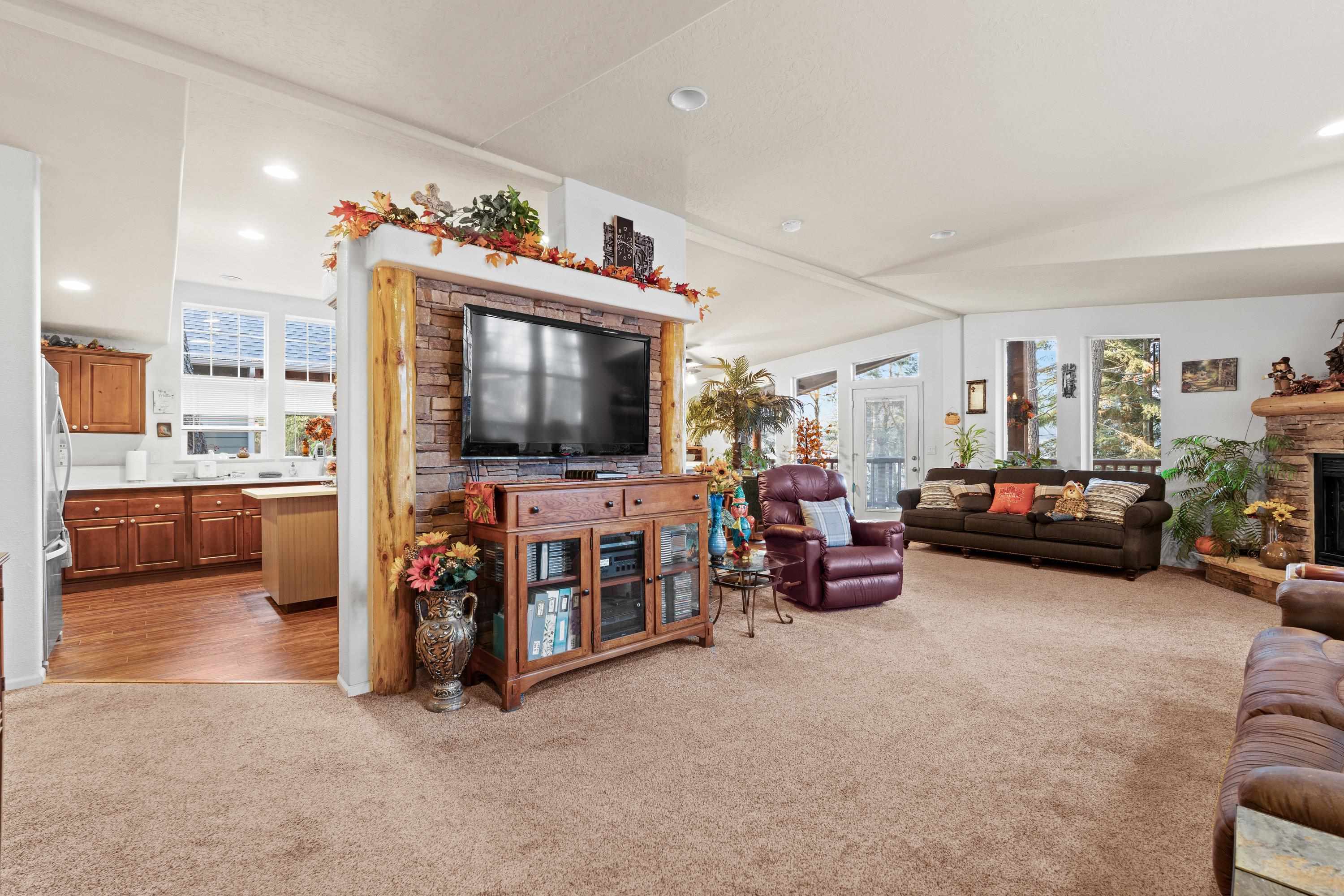 13907 N East Newman Lake Dr - Photo 3
