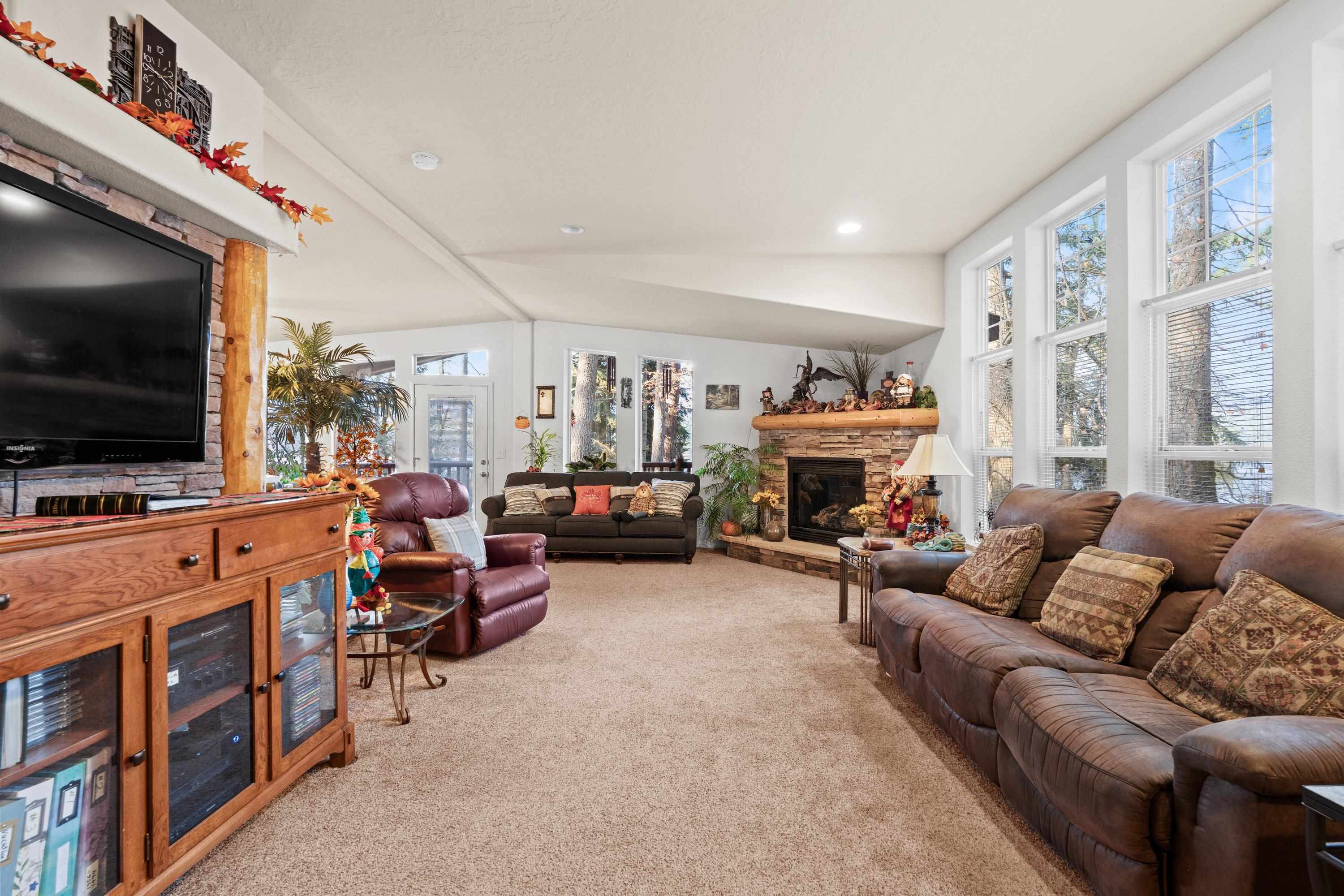 13907 N East Newman Lake Dr - Photo 4