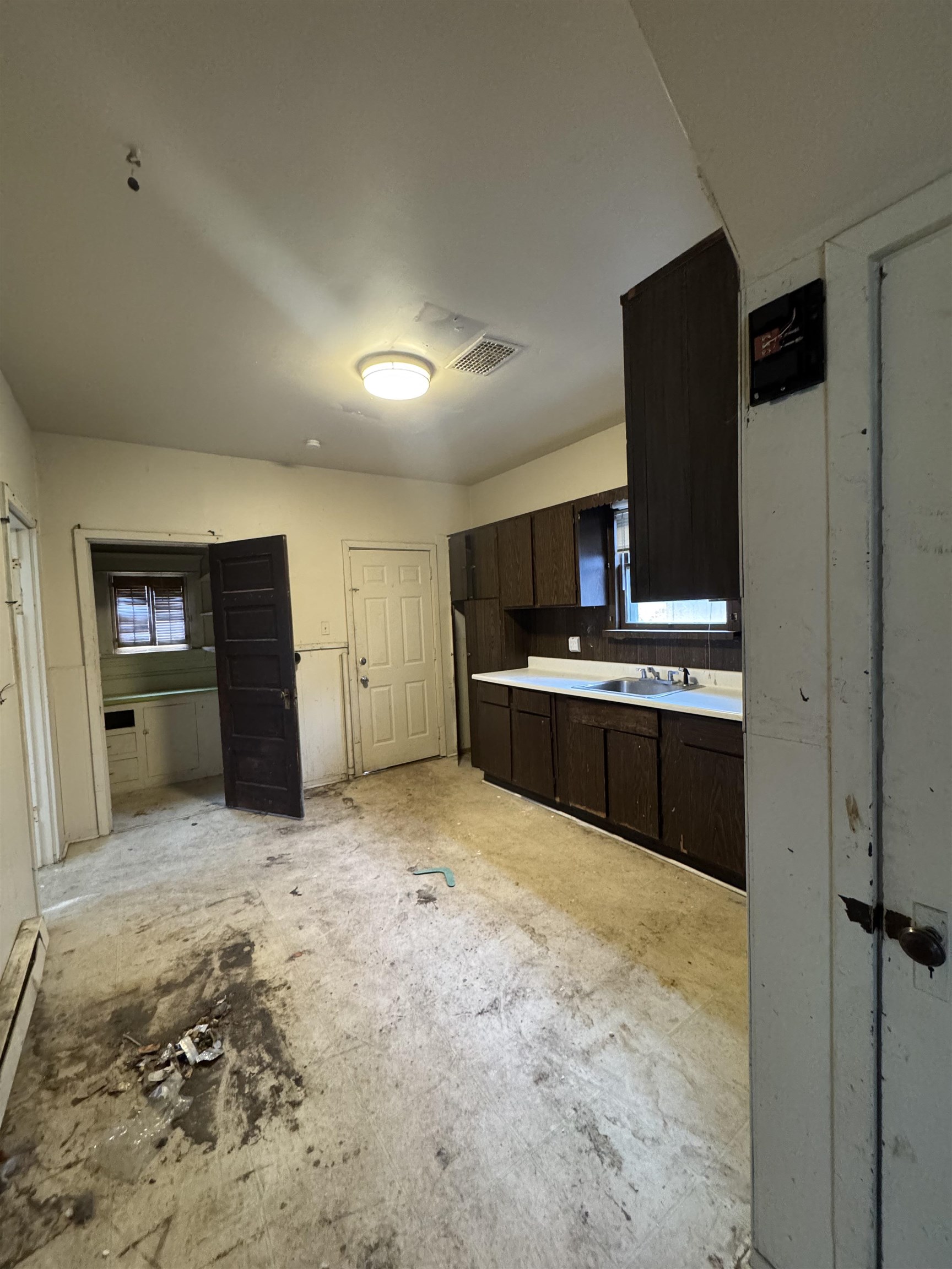 1220 N Madison St - Photo 5