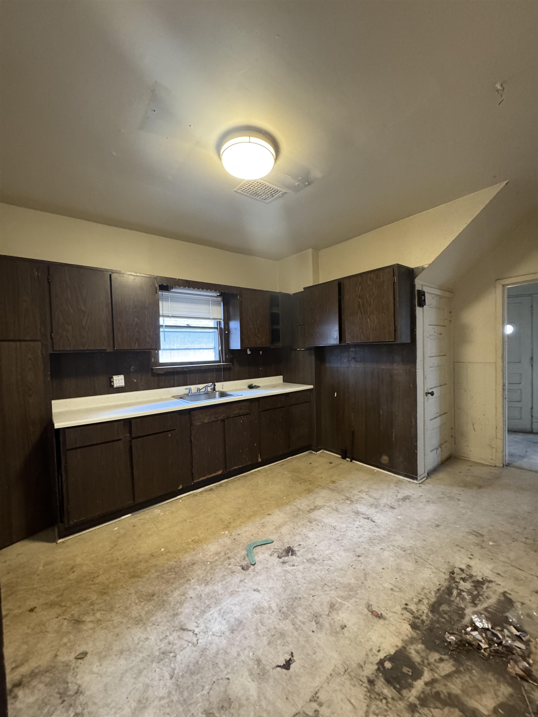 1220 N Madison St - Photo 4