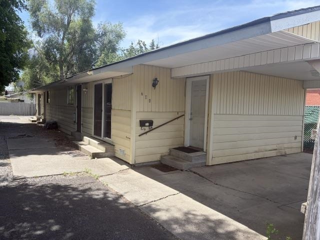 704 E QUEEN Ave