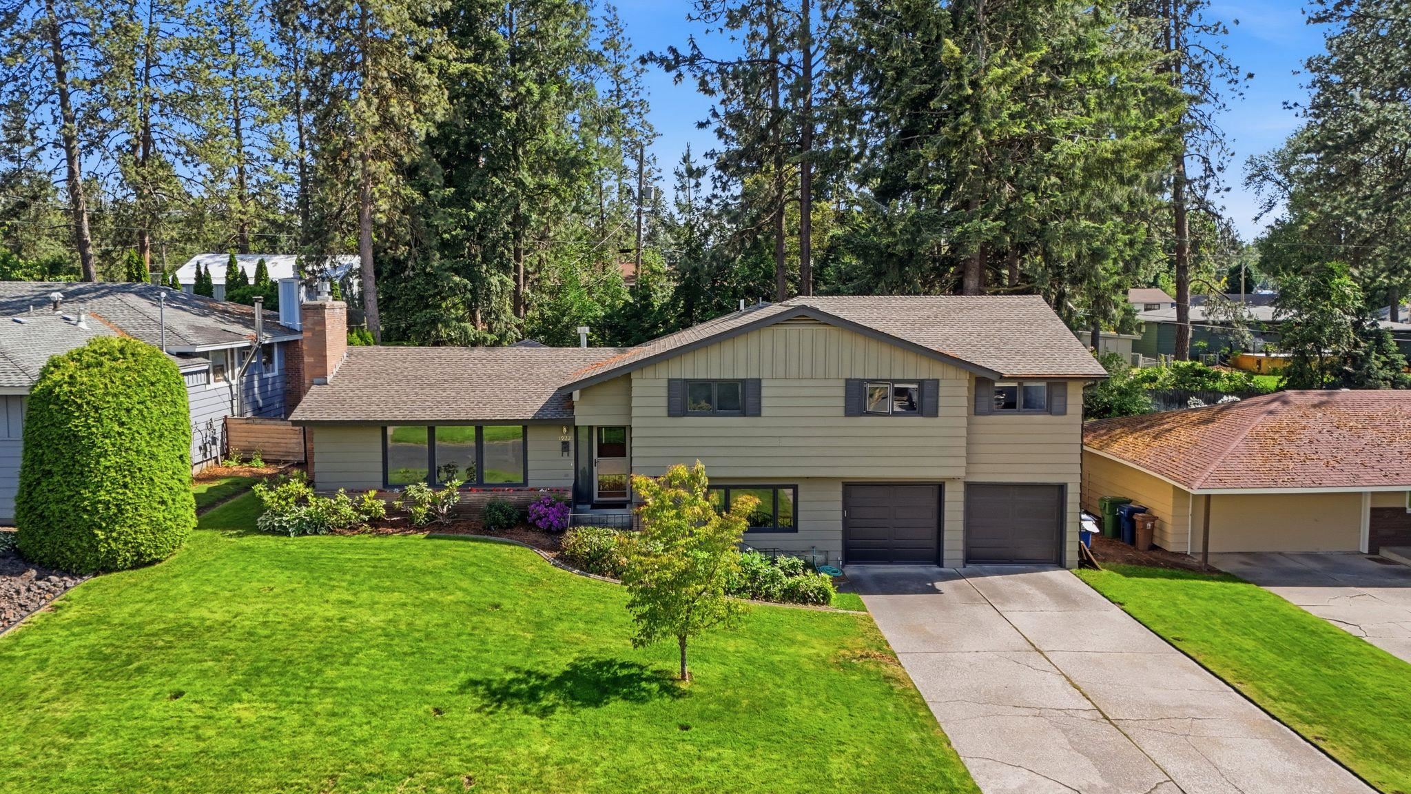 1922 E 36TH Ave - Photo 1