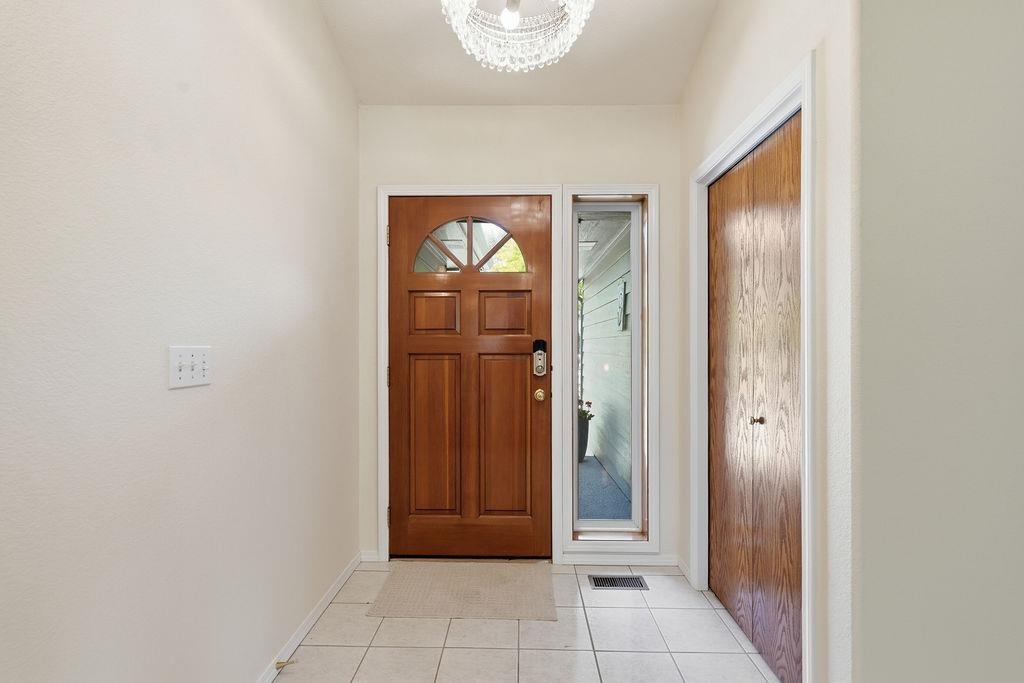 616 E Martingale Ct - Photo 4