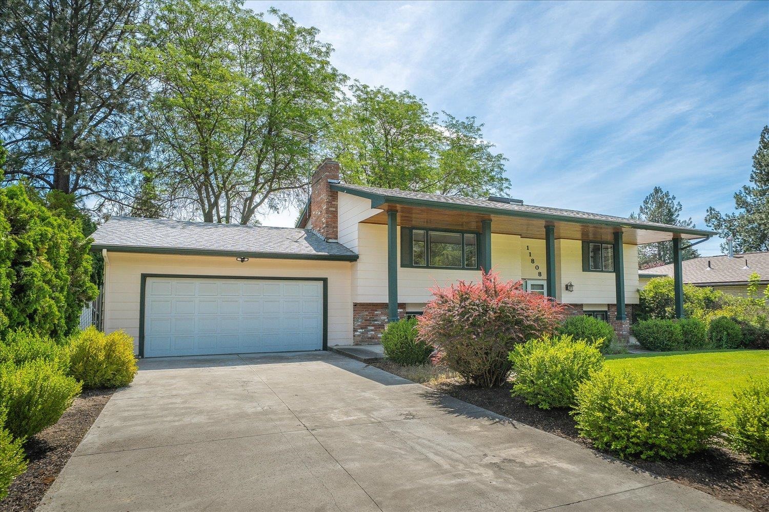 11808 N Madison St - Photo 2