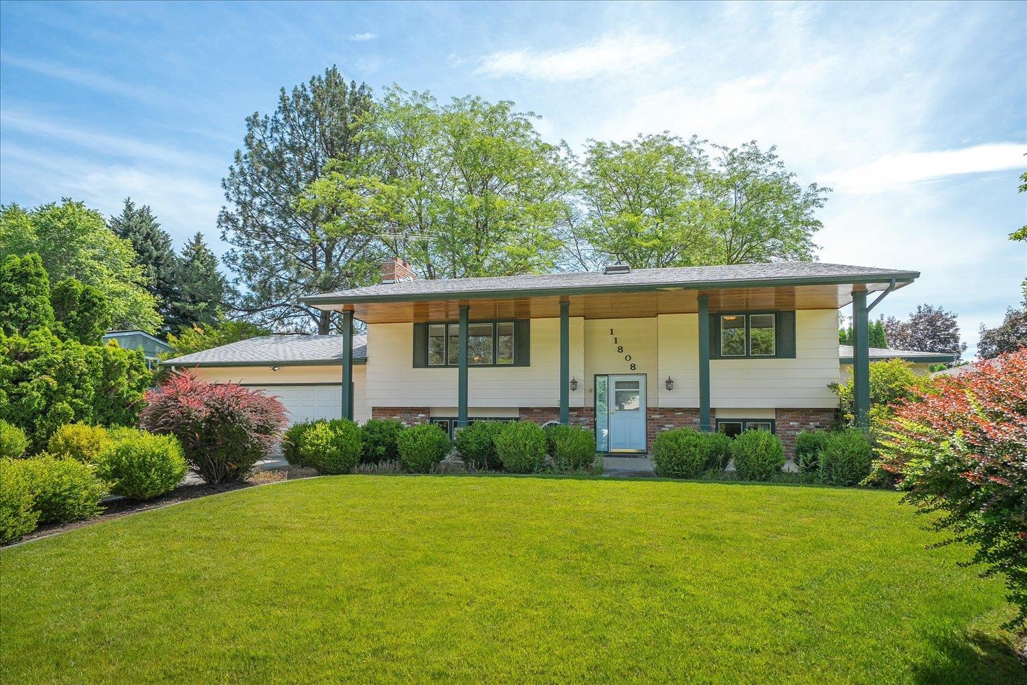 11808 N Madison St - Photo 1
