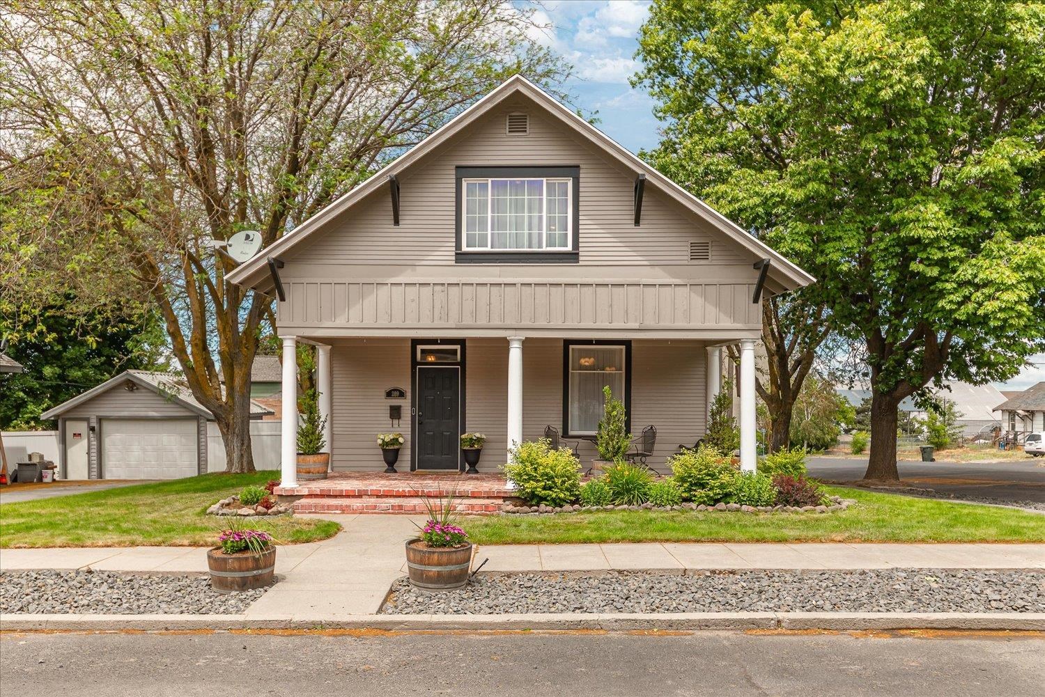 209 E 3rd Ave - Photo 1
