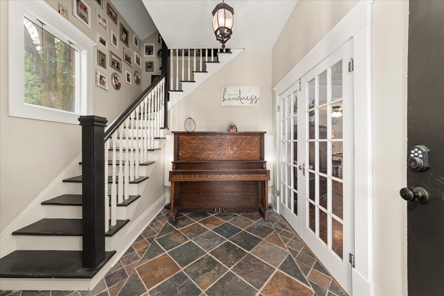 209 E 3rd Ave - Photo 3