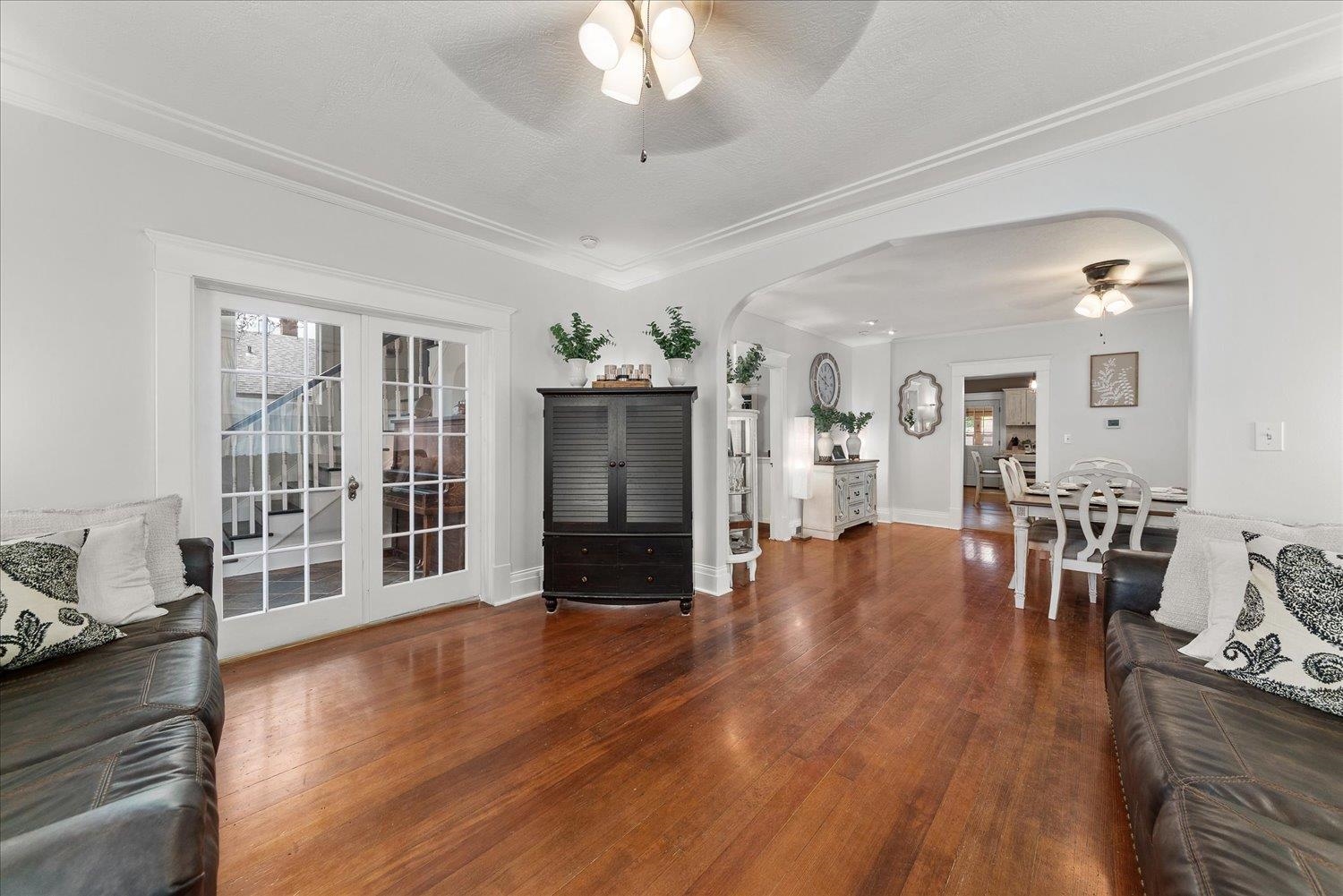 209 E 3rd Ave - Photo 4