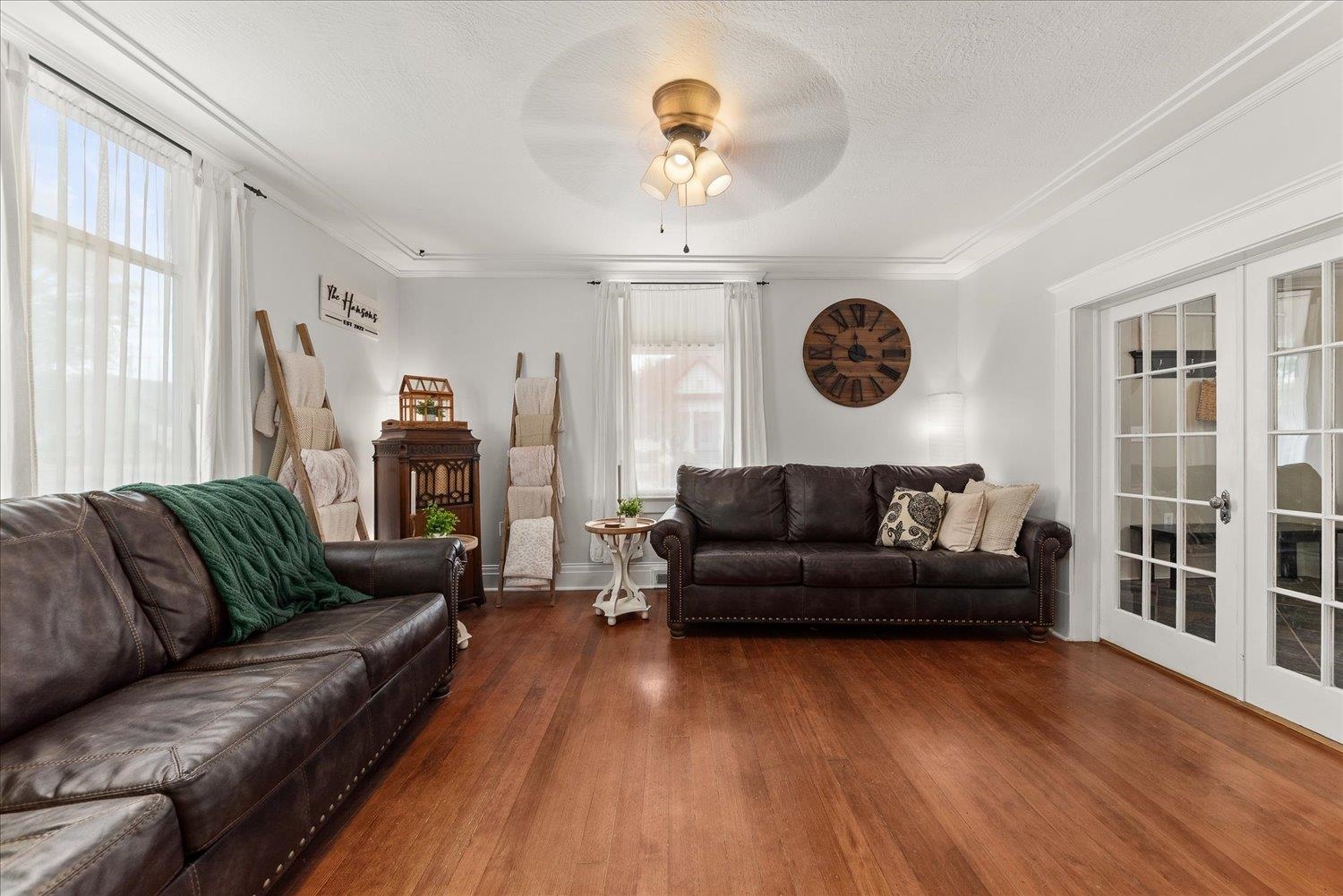 209 E 3rd Ave - Photo 5