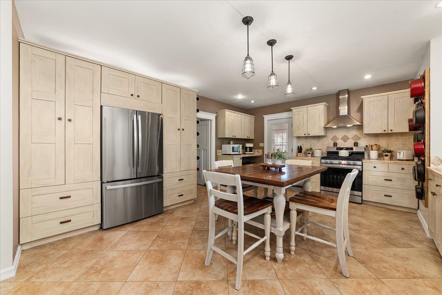 209 E 3rd Ave - Photo 7