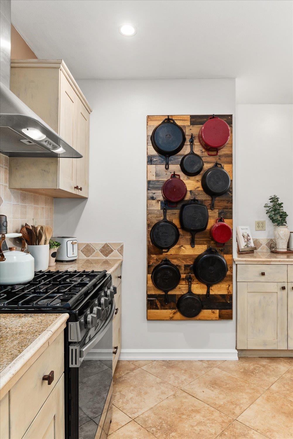 209 E 3rd Ave - Photo 10