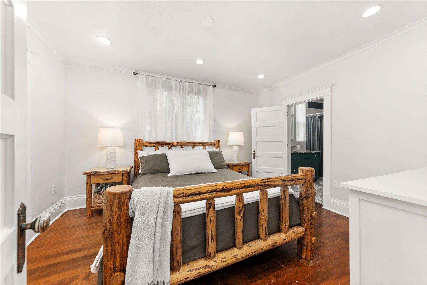 209 E 3rd Ave - Photo 13