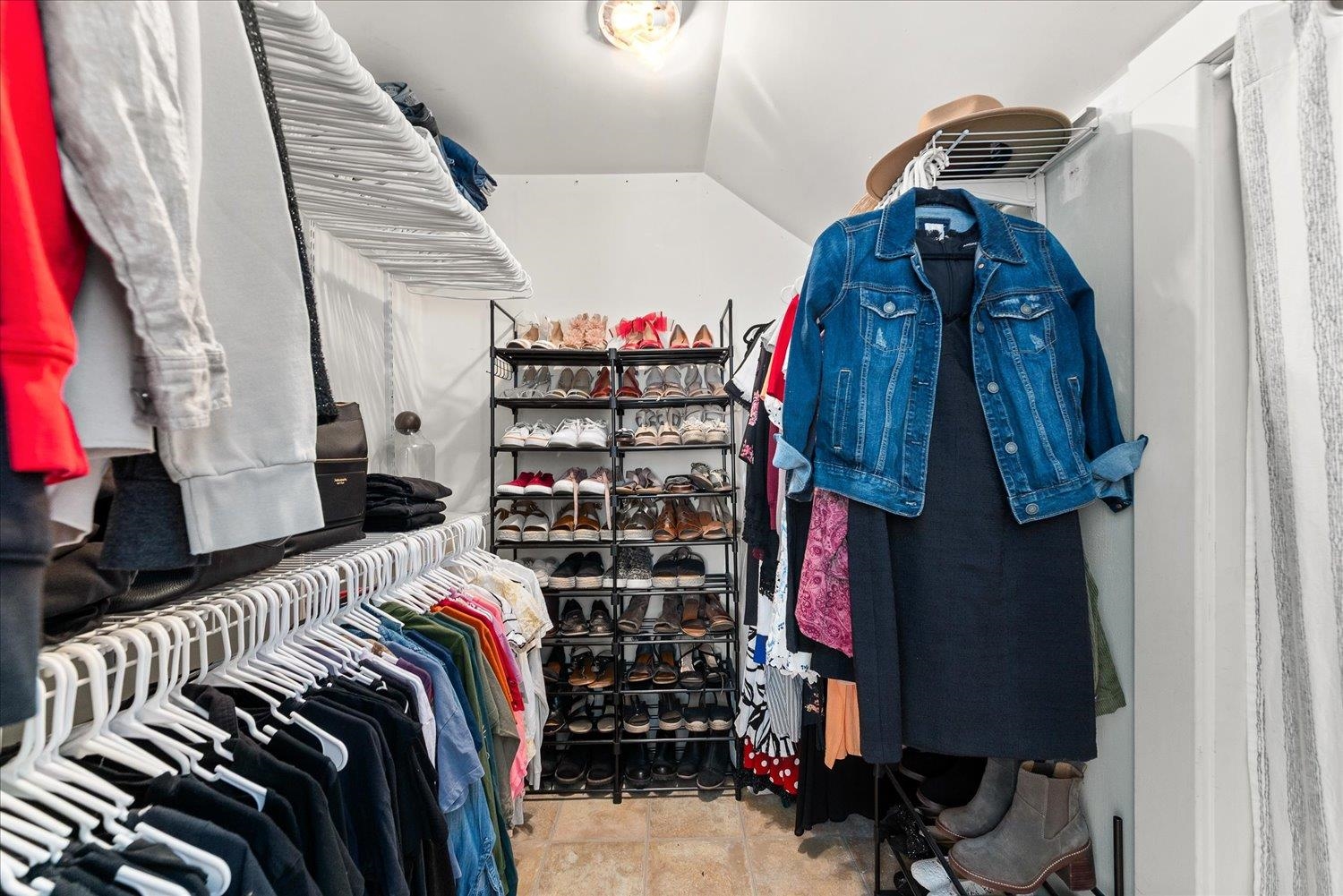 209 E 3rd Ave - Photo 19