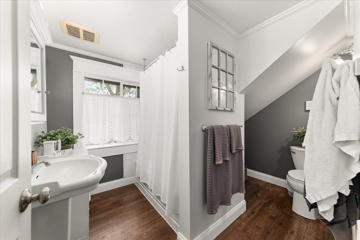 209 E 3rd Ave - Photo 21