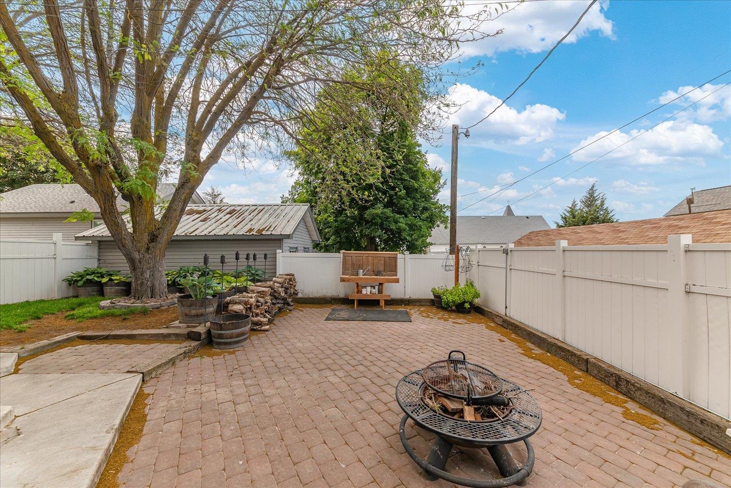 209 E 3rd Ave - Photo 24