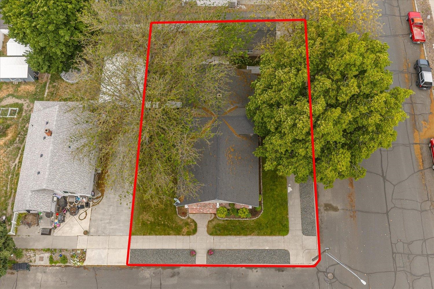209 E 3rd Ave - Photo 29