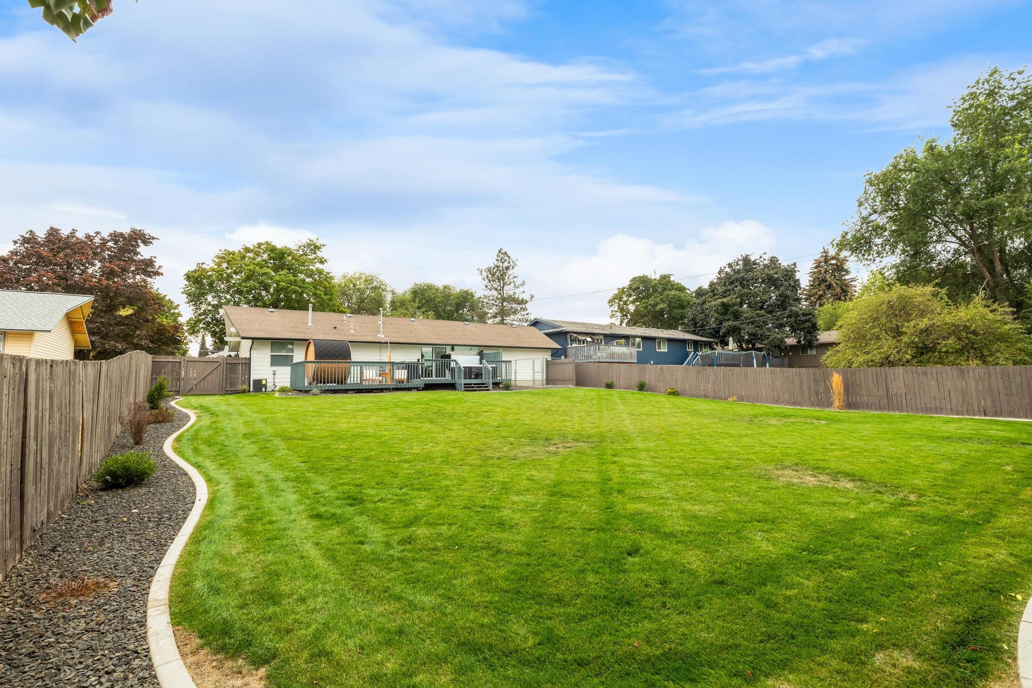 11117 E 11TH Ave - Photo 18