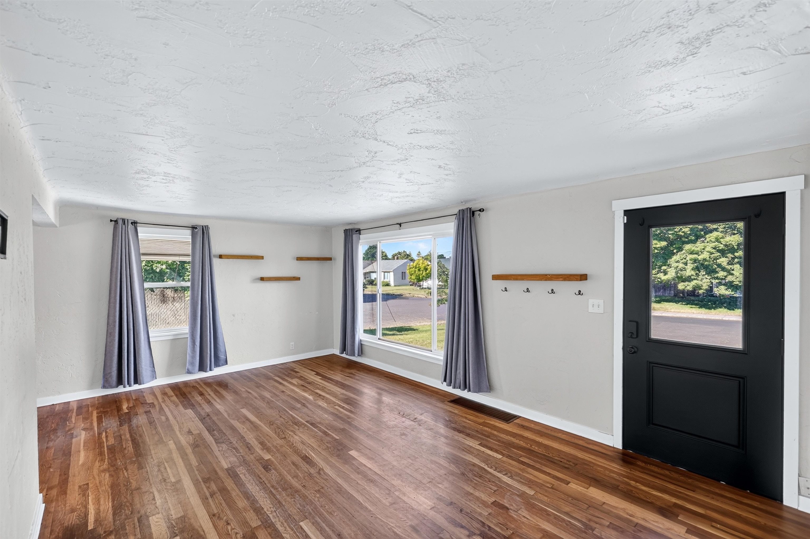 5104 N Elgin St - Photo 4