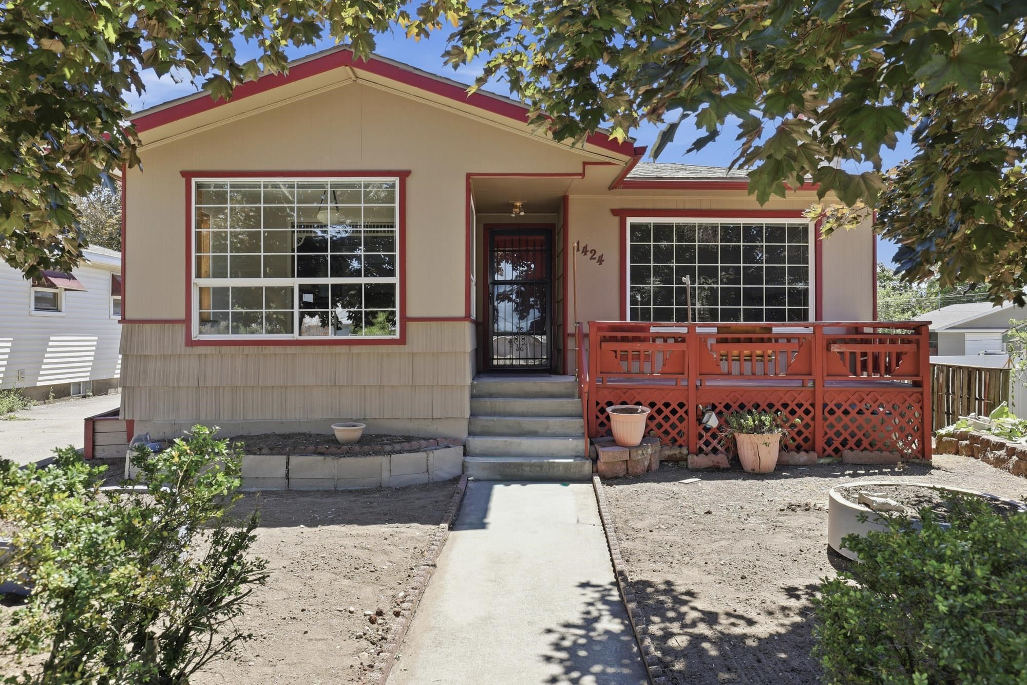 1424 E EMPIRE Ave - Photo 1