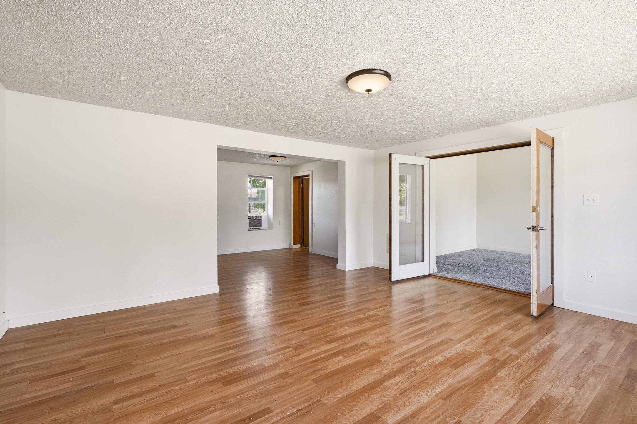 625 Clay St - Photo 3