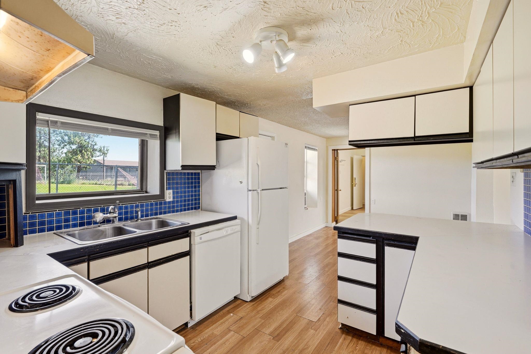 625 Clay St - Photo 9