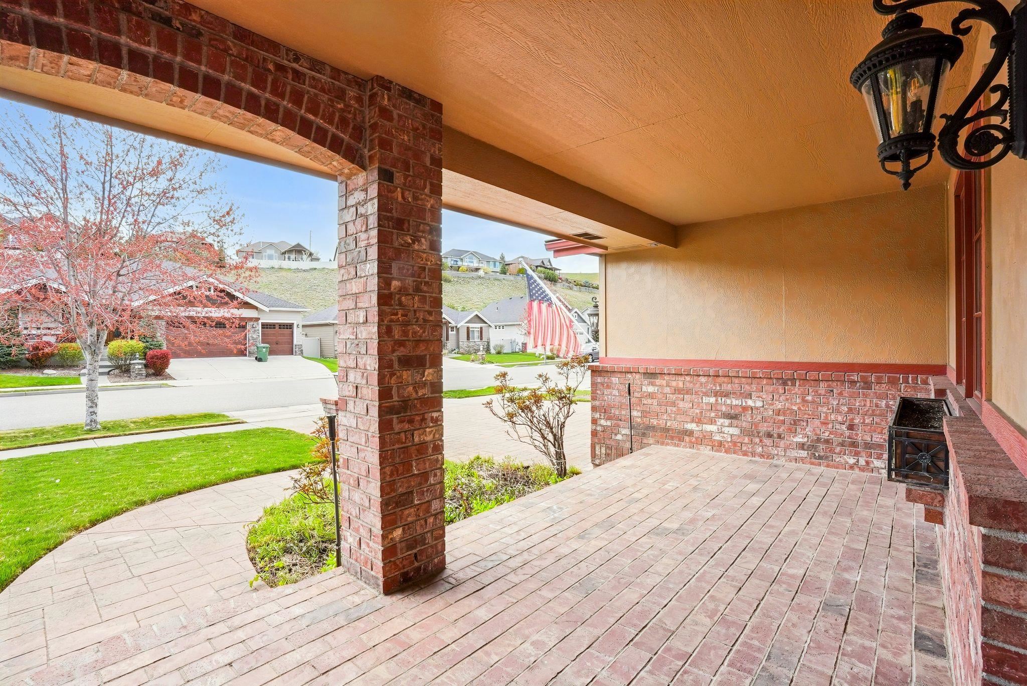 1606 N River Vista St - Photo 2
