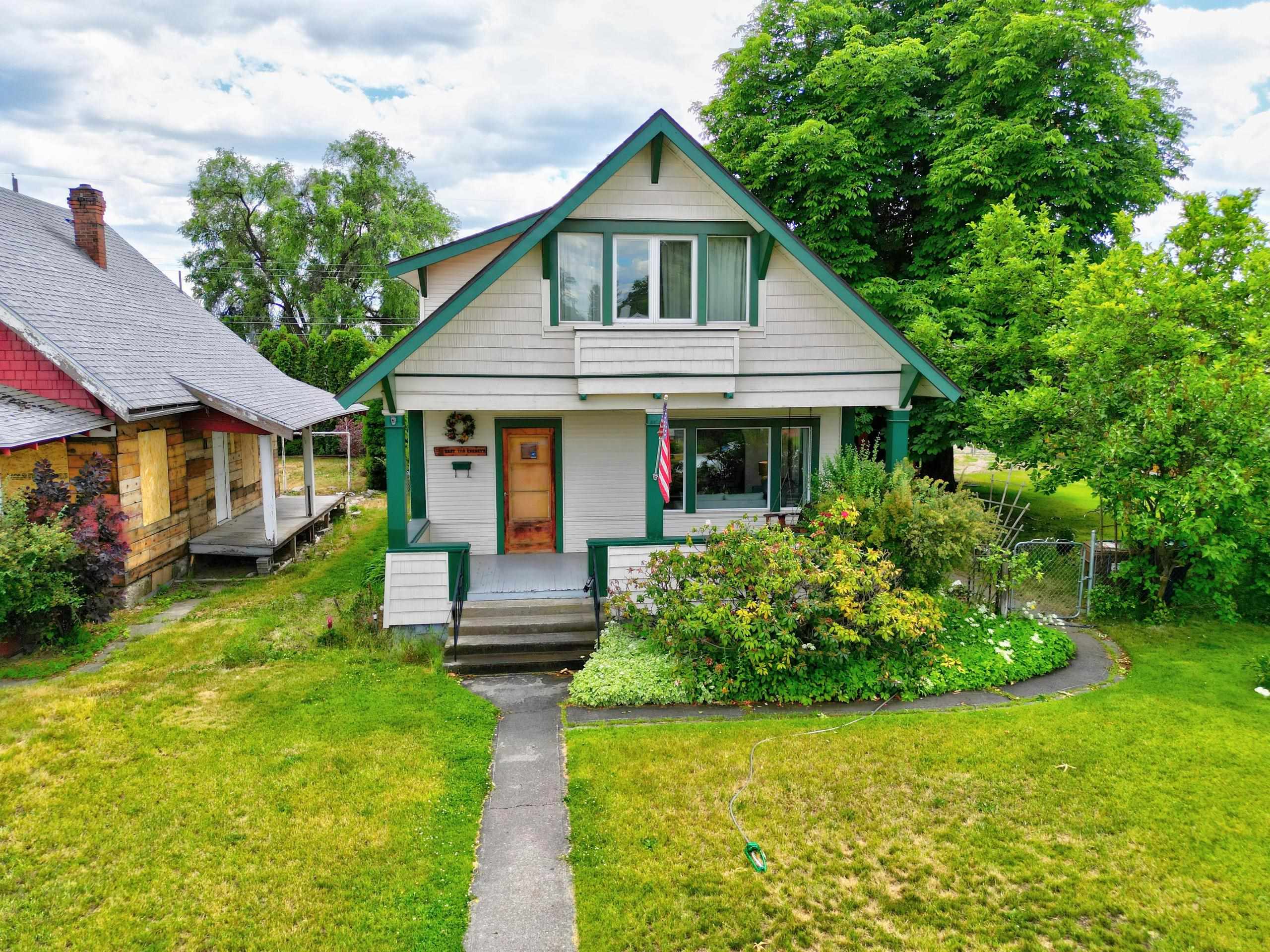 1118 E EVERETT Ave - Photo 1